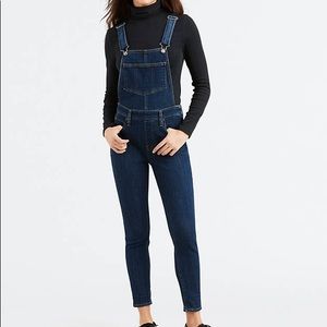 Levi’s Skinny Overalls-Dark Wash Size S